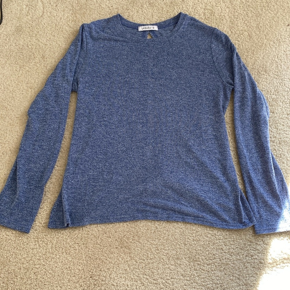 Open twisted back long sleeved yoga top